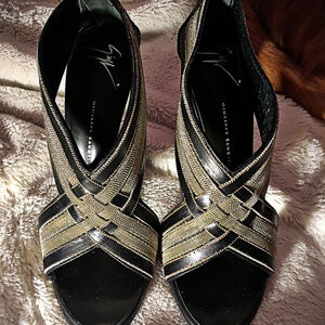 Giuseppe Zanotti Taz 110 Nero‎ Black Leather Gold Chain Strap Heels Sandals 38.5